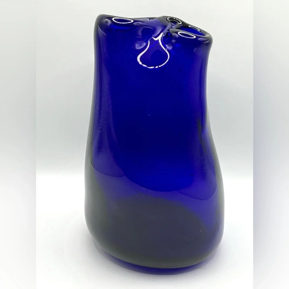 Hand Blown Art Glass Cobalt Blue 8 Shape Mouth Flower Bud Vase 7 in Height